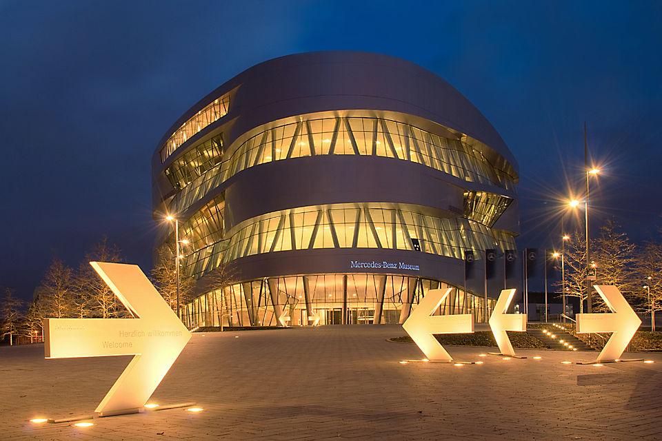 Taxi-Ausflug: Mercedes-Benz Museum
