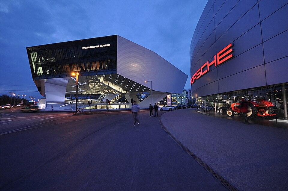 Taxi-Ausflug: Porsche Museum
